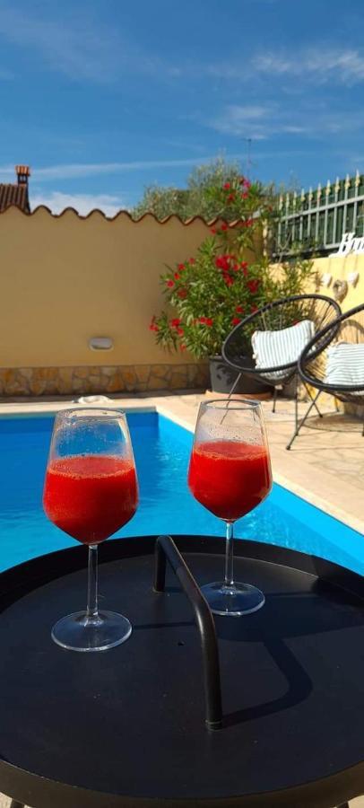 Holiday Home "Mala Kuca " With Heated Pool Pula Exterior foto