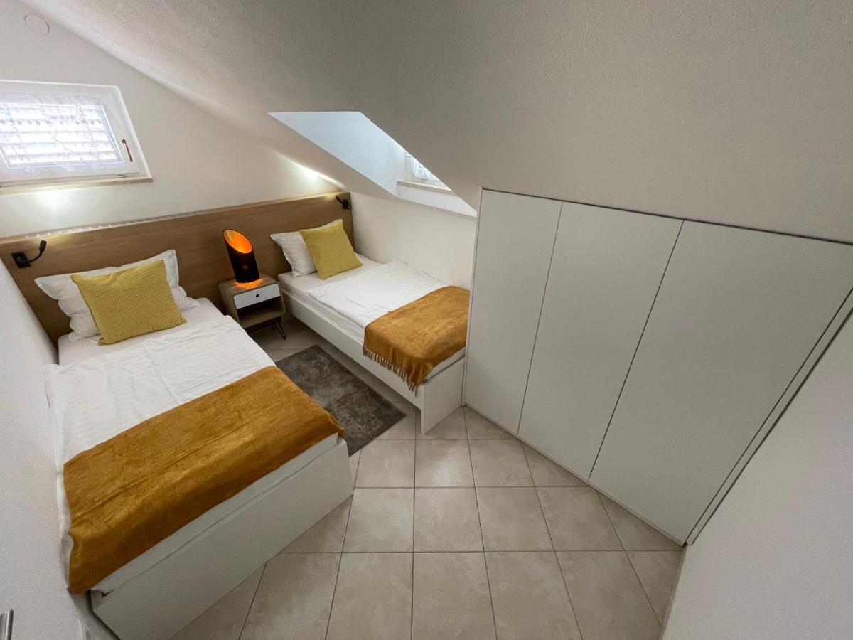 Holiday Home "Mala Kuca " With Heated Pool Pula Exterior foto