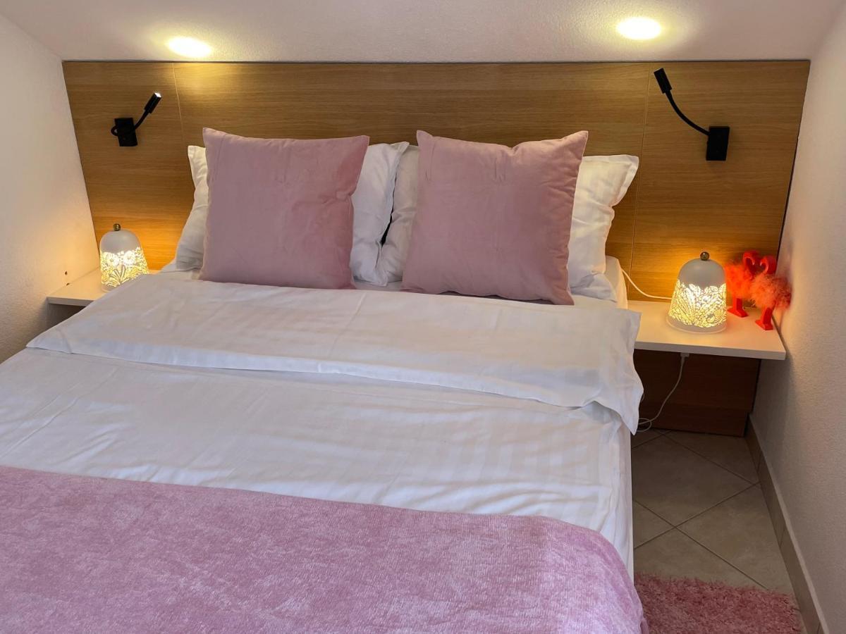 Holiday Home "Mala Kuca " With Heated Pool Pula Exterior foto
