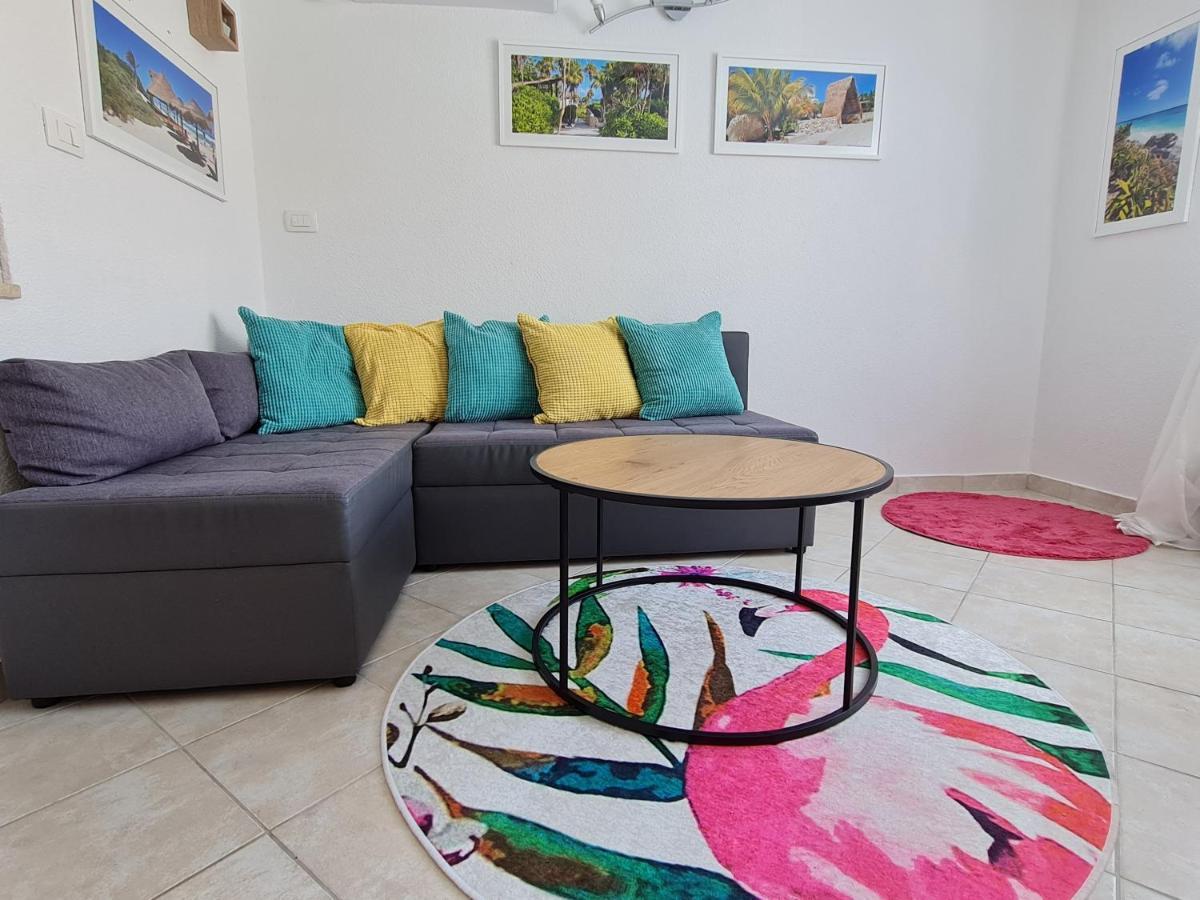 Holiday Home "Mala Kuca " With Heated Pool Pula Exterior foto