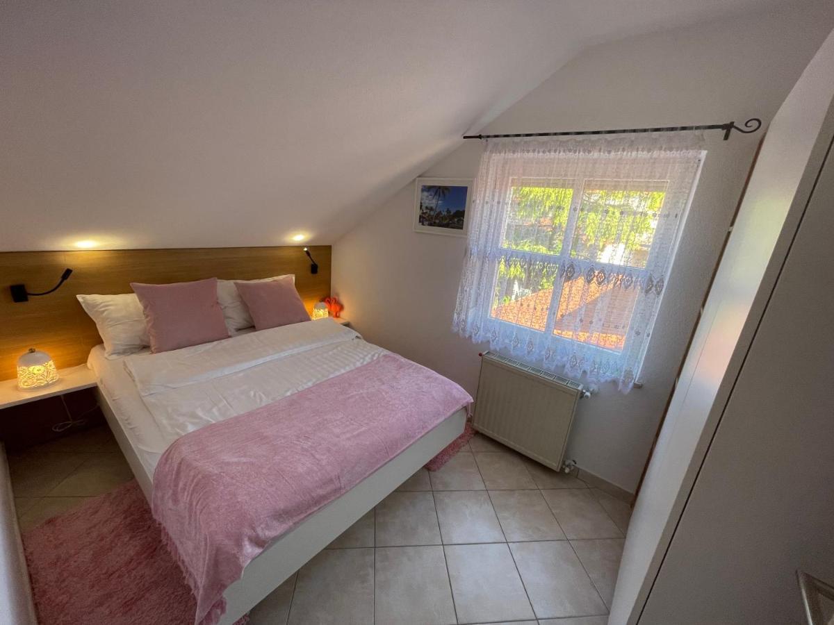 Holiday Home "Mala Kuca " With Heated Pool Pula Exterior foto