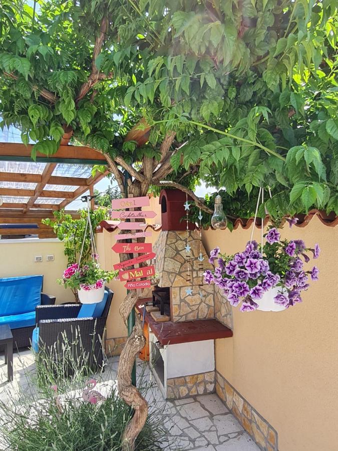 Holiday Home "Mala Kuca " With Heated Pool Pula Exterior foto