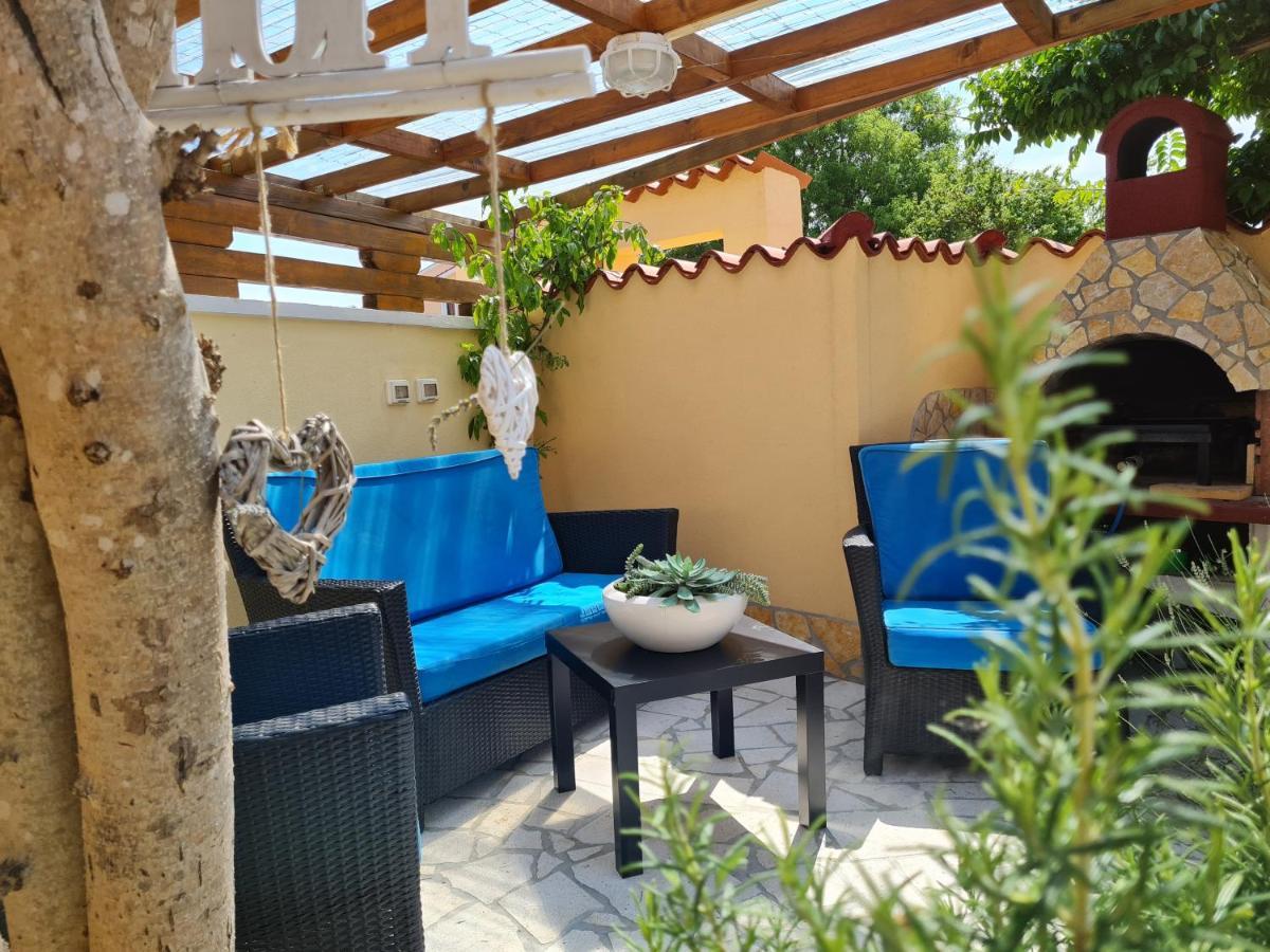 Holiday Home "Mala Kuca " With Heated Pool Pula Exterior foto
