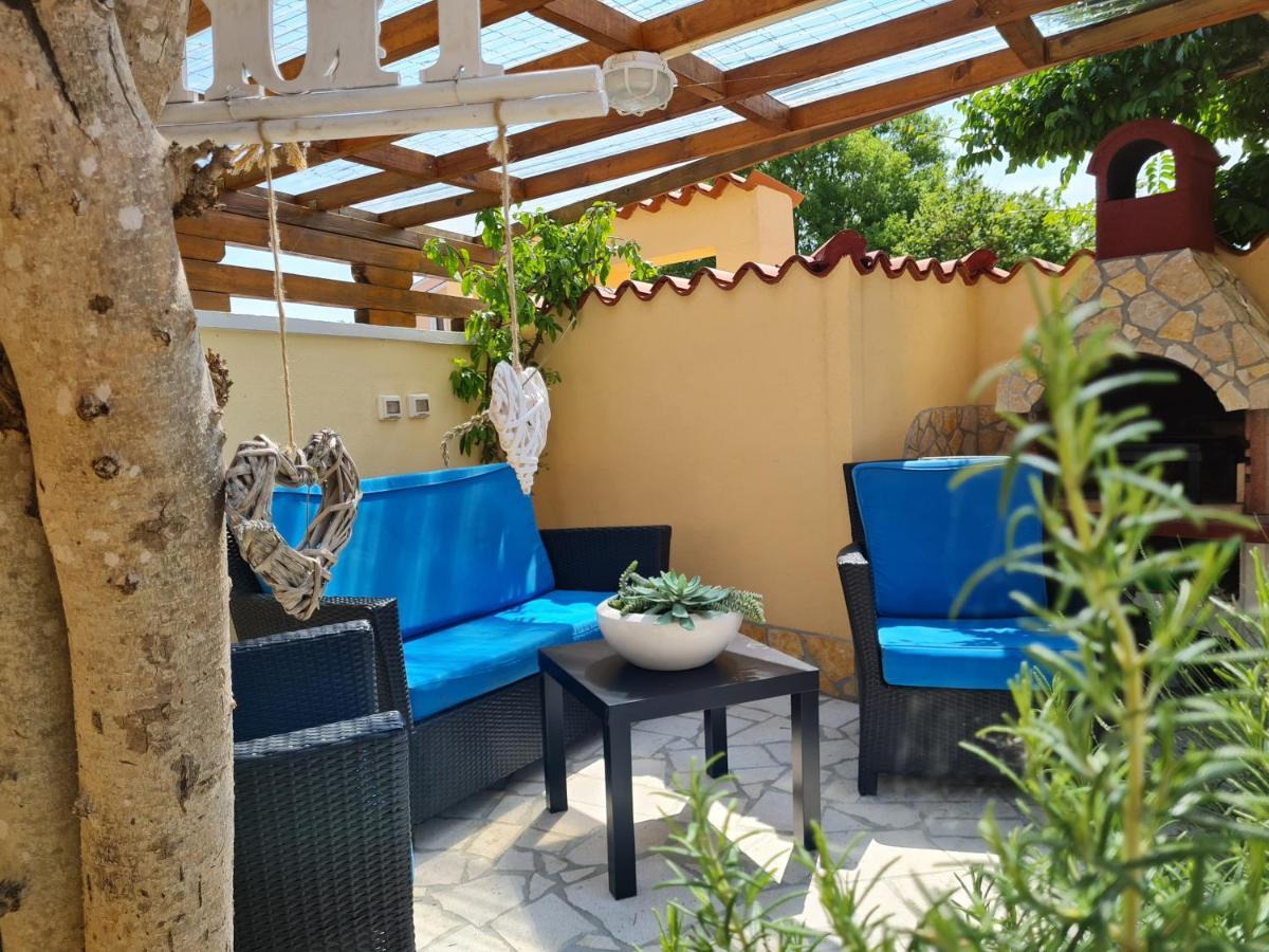 Holiday Home "Mala Kuca " With Heated Pool Pula Exterior foto