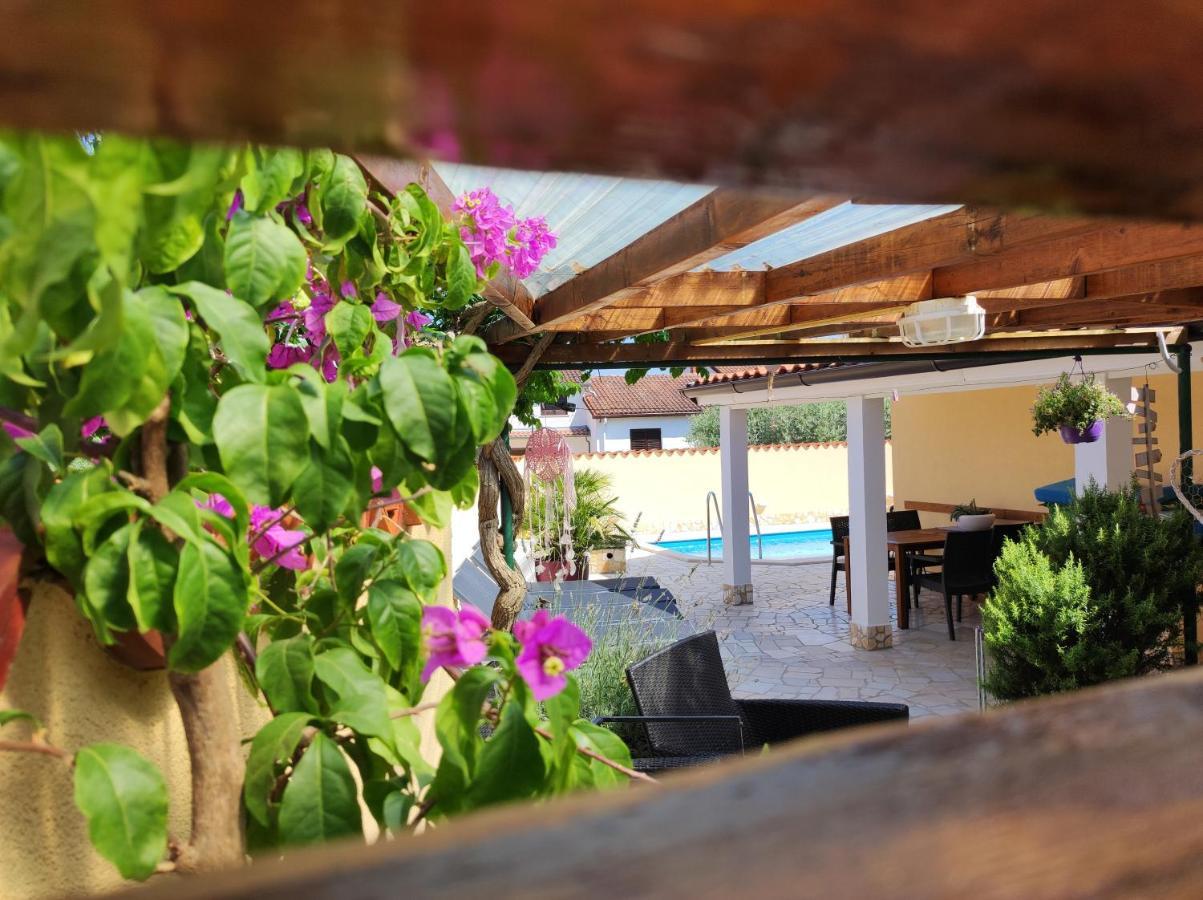 Holiday Home "Mala Kuca " With Heated Pool Pula Exterior foto
