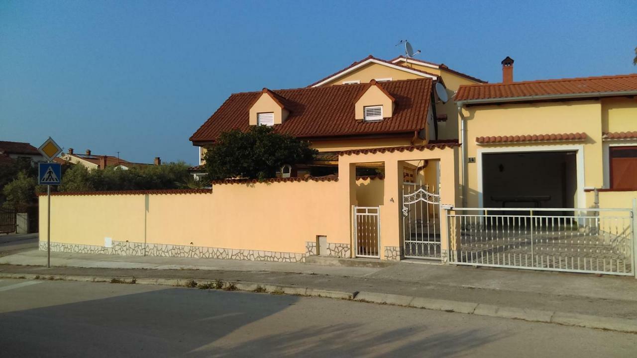 Holiday Home "Mala Kuca " With Heated Pool Pula Exterior foto