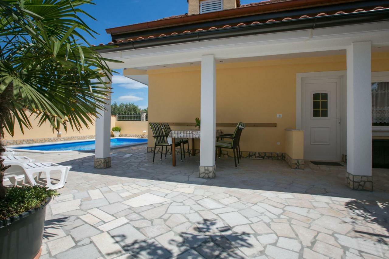 Holiday Home "Mala Kuca " With Heated Pool Pula Exterior foto
