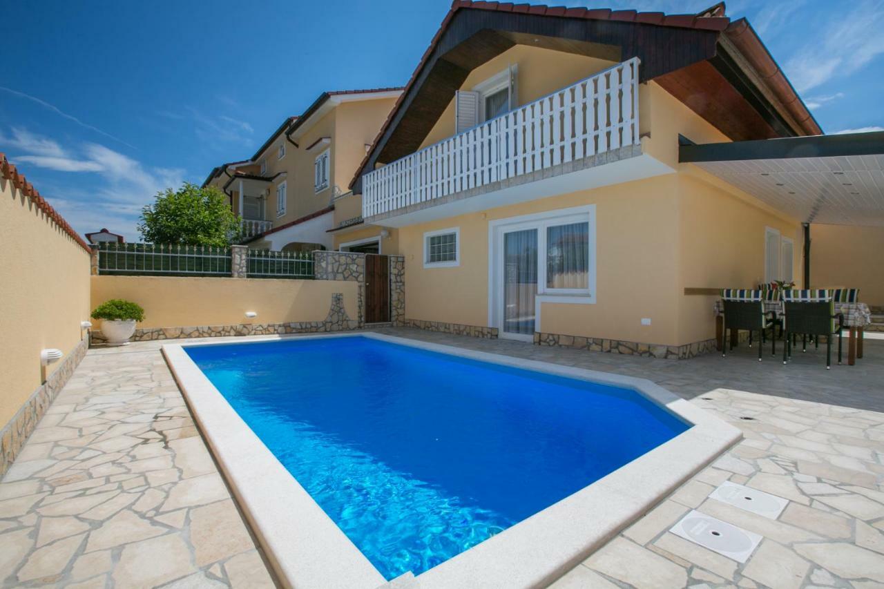 Holiday Home "Mala Kuca " With Heated Pool Pula Exterior foto